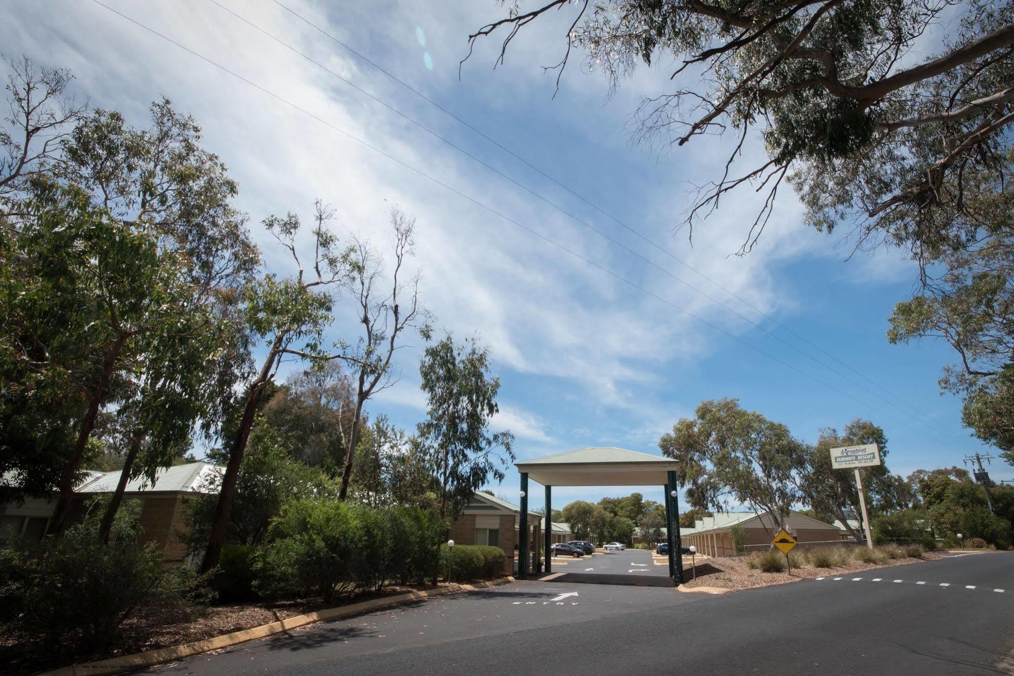 Fairways Resort Rosebud Exterior photo